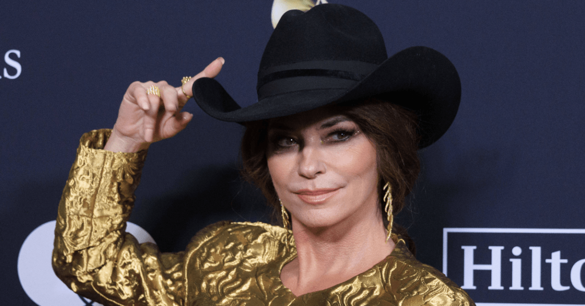 See Shania Twain Expertly Recover From Her Own 'Errors Tour' Moment