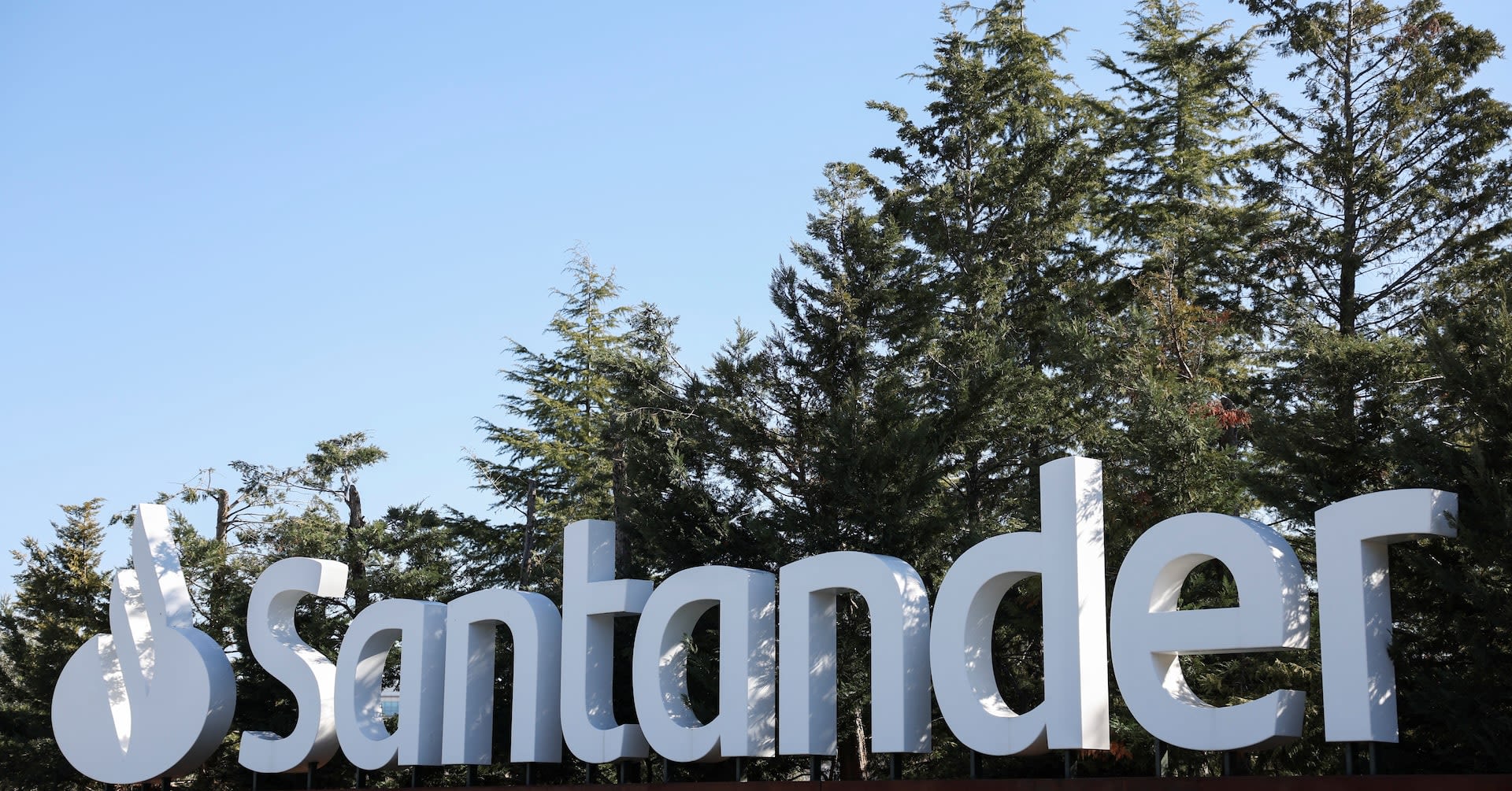 Santander reports customer, employee data breach in Spain, Chile, Uruguay