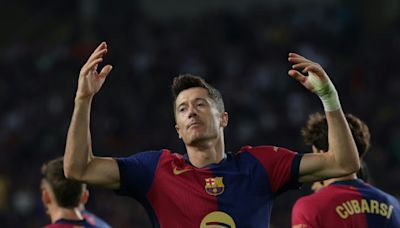 Lewandowski helps Liga leaders Barca past Getafe