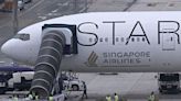 Un muerto y 20 heridos en la UCI en un vuelo de Singapore Airlines: ¿qué son las turbulencias y cuándo pueden ser peligrosas?
