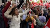 Los socialistas muestran su apoyo a Pedro Sánchez en el Comité de Ferraz y en las calles