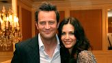 Courteney Cox asegura que se le aparece Matthew Perry tras su muerte: "Me visita mucho"