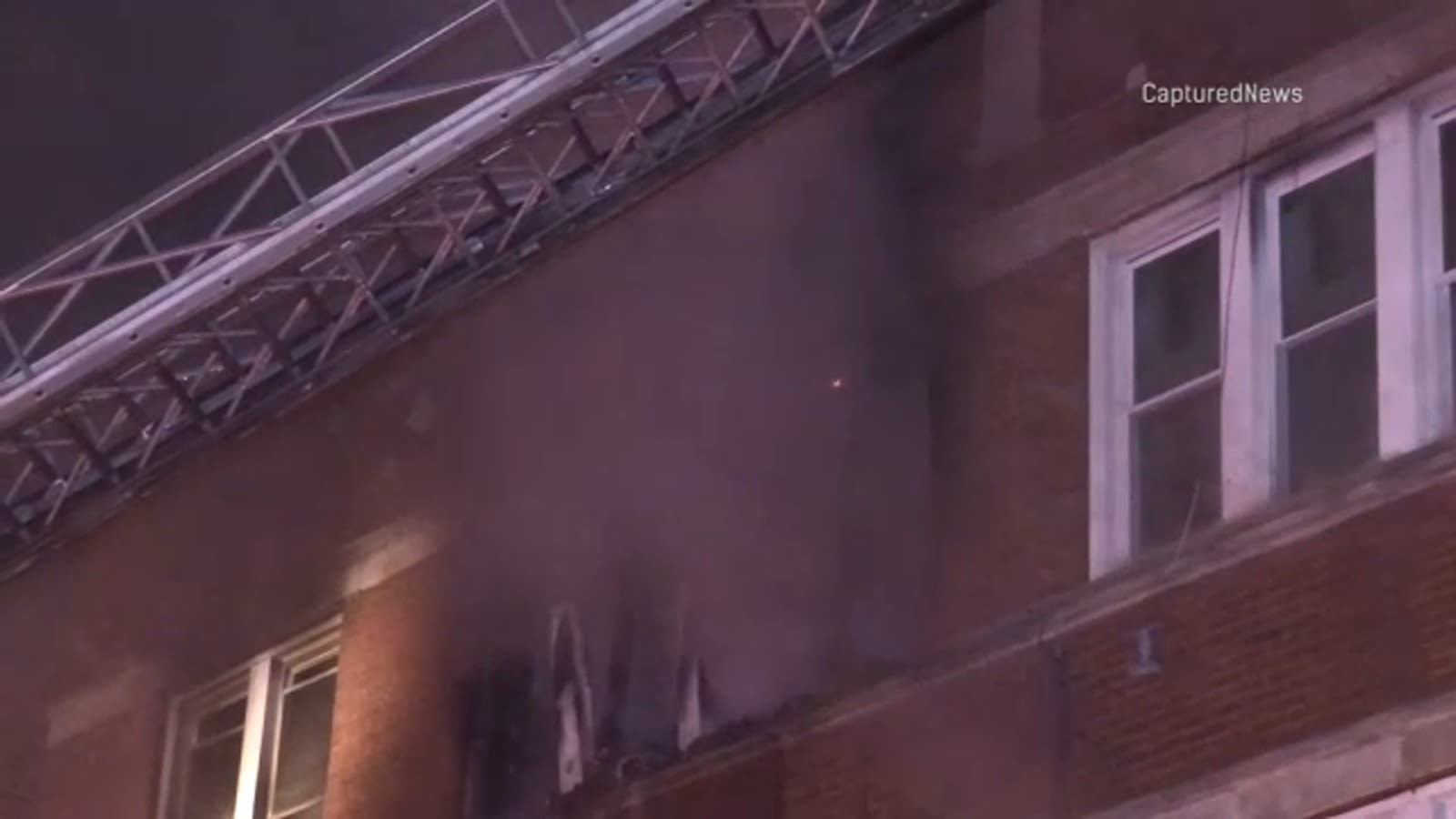 1 dead, 4 rescued from South Shore apartment fire, Chicago Fire Dept. says