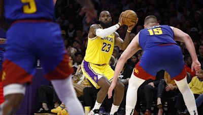 Lakers logran primer triunfo ante Denver y siguen con vida en playoffs