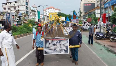 Fishermen seek immediate compensation for fish kill in Periyar