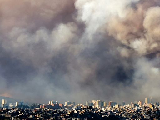 Ecuador capital 'under attack' from five wildfires