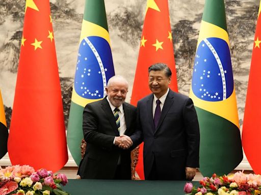 Lula diz que vai discutir com a China o que Brasil ganharia com Nova Rota da Seda Por Reuters