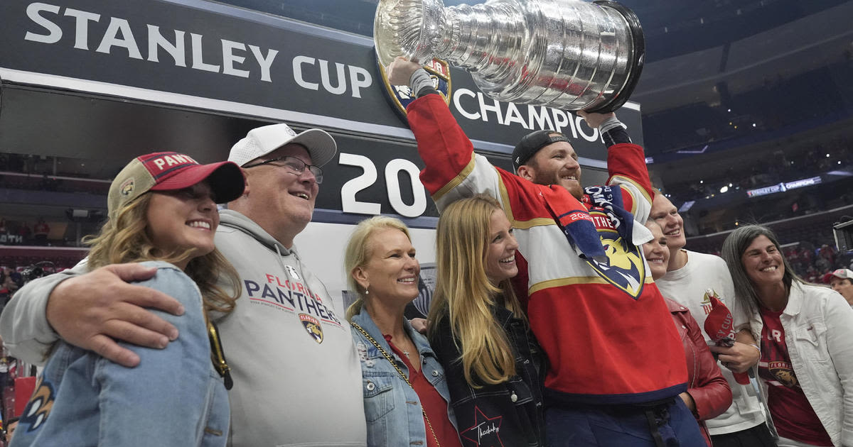 Matthew Tkachuk celebrates Stanley Cup win with dad Keith and brother Brady