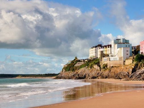 Pembrokeshire: Warning as sewage flows into river near popular beaches