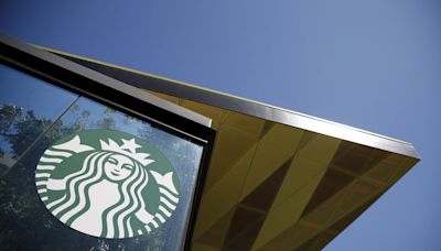 Starbucks share price target reduced by Piper Sandler amid concerns over forecasts By Investing.com