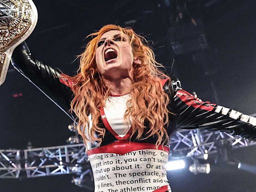 Becky Lynch gana el Campeonato Mundial de Mujeres en WWE RAW