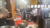 高雄火鍋店生意太好食材來不及解凍 店員竟直接地上摔