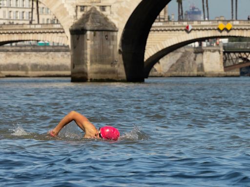 Seine pollution fears put triathlon training in doubt