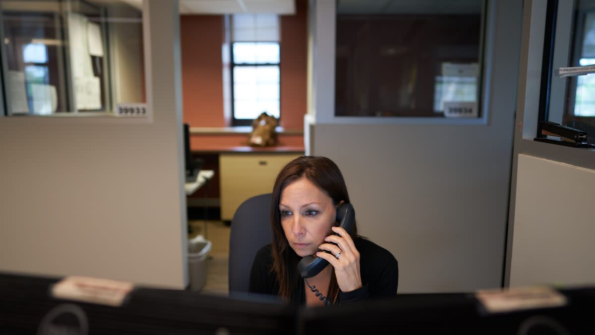 211 call centers show financial strain above the poverty line - Marketplace