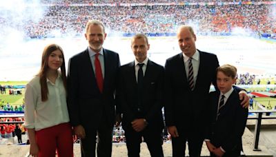 La coincidencia en la foto del rey Felipe VI y la infanta Sofía con el príncipe Guillermo y su hijo George en la final de la Eurocopa 2024