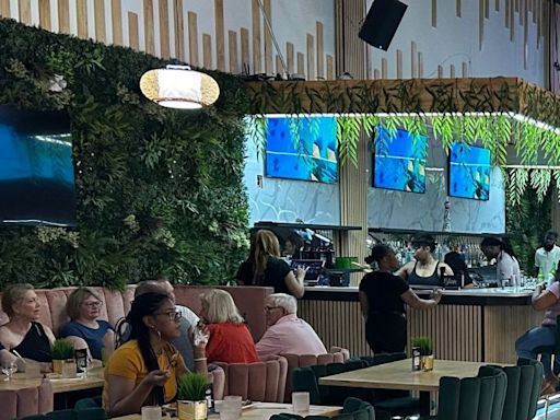 Restaurants ban young customers, video captures massive sinkhole and a rare dinosaur find: Catch up on the day’s stories