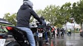 Cinco consejos para conducir de manera segura una moto bajo la lluvia