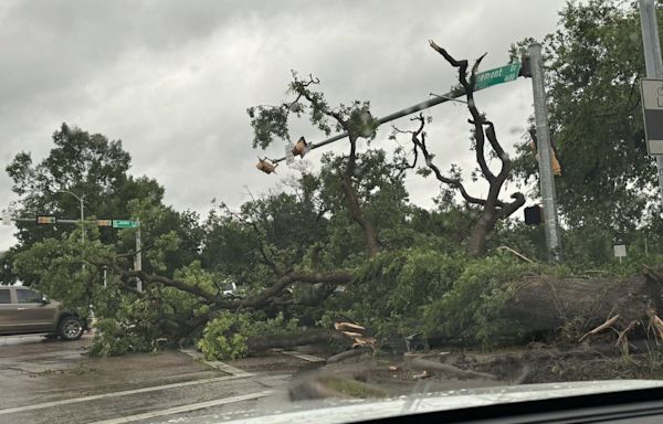 Texas power outage map: Severe storms leave nearly 450,000 homes, businesses without power