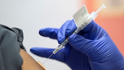 CDC recommends updated COVID-19 and flu vaccinations ahead of fall and winter virus season