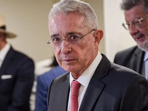 Álvaro Uribe Vélez le salió al paso a posible diálogo con el Gobierno Petro y se opuso a convocar una constituyente