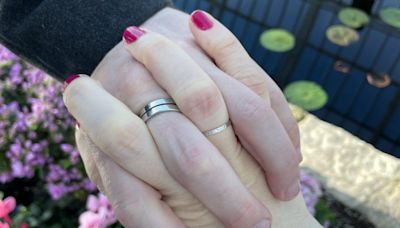 Polyamorie: Ich habe neben meinem Ehemann noch einen zweiten Lebensgefährten – wir haben uns „verlobt“