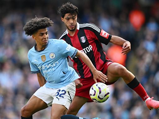 VIDEO: Raúl Jiménez hace espectacular asistencia de "taquito" en el Manchester City vs Fulham de la Premier League | Goal.com Espana