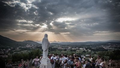 Virgen de Medjugorje: argentinos y otros miles de fieles vuelven a peregrinar hacia el santuario tras un singular mensaje