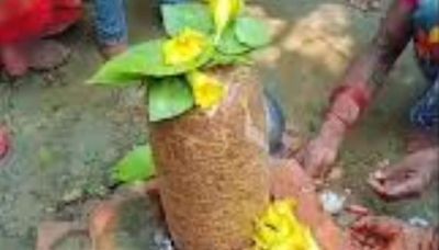 In UP, Farmer Finds Cylindrical Stone. Locals Claim It Is A Shivalingam - News18