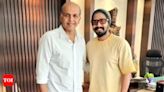 Vishnu Vishal meets 'Lagaan' director Ashutosh Gowariker | Tamil Movie News - Times of India