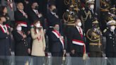 Castillo encabeza el desfile militar en el aniversario de la independencia de Perú