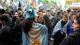Comenzaron las concentraciones en el centro porteño para apoyar a Cristina Kirchner