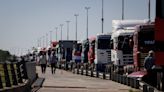 Transportistas protestan en Paraguay para exigir una rebaja del combustible