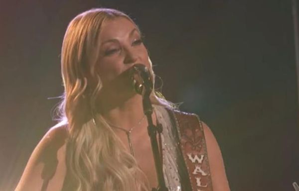 'She's really good': Viewers touched by Karen Waldrup's Live performance on 'The Voice' Season 25