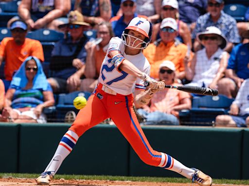 Look: Florida softball's Kendra Falby saves a run, scores a run with inside-the-park HR in WCWS semifinals