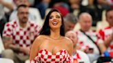 Mundial Qatar 2022: la “Miss Mundial” Ivana Knöll se mostró en la platea del estadio Lusail para alentar a Croacia contra la Argentina