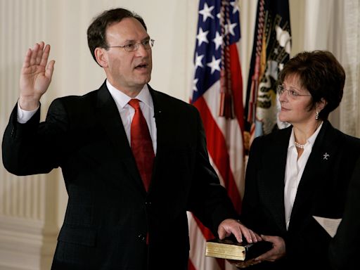Justice Samuel Alito's wife's explanation for upside-down flag