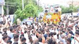 Tearful adieu to people’s leader D. Srinivas in Nizamabad, CM Revanth Reddy visits residence, pays tributes