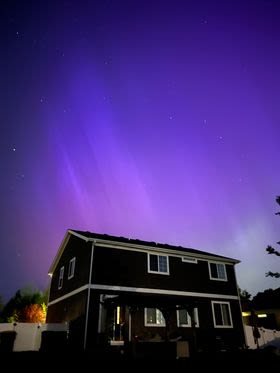 PHOTOS: Viewers catch vibrant Northern Lights pass through Chicagoland area