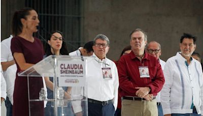Corcholatas arropan a Claudia Sheinbaum durante su cierre de campaña en el Zócalo de la CDMX