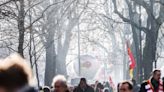 El pulso social por las pensiones sigue en Francia mientras la reforma avanza