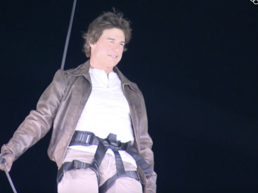 JO de Paris 2024 : L'entrée spectaculaire de Tom Cruise depuis le toit du Stade de France lors de la cérémonie de clôture