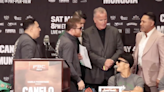 Canelo Álvarez y Óscar de la Hoya se encaran y se dicen de todo en plena conferencia de prensa