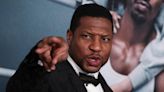 Jonathan Majors es culpable de acoso y agresión contra su ex novia