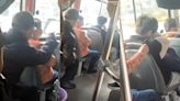 影/不讓座=日本人？老翁公車上罵哭男學生 乘客仗義：讓是情分、不讓是本分