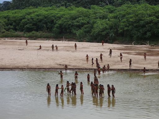 Mascho Piro: Rare photos of uncontacted tribe show it faces 'humanitarian disaster', rights group warns