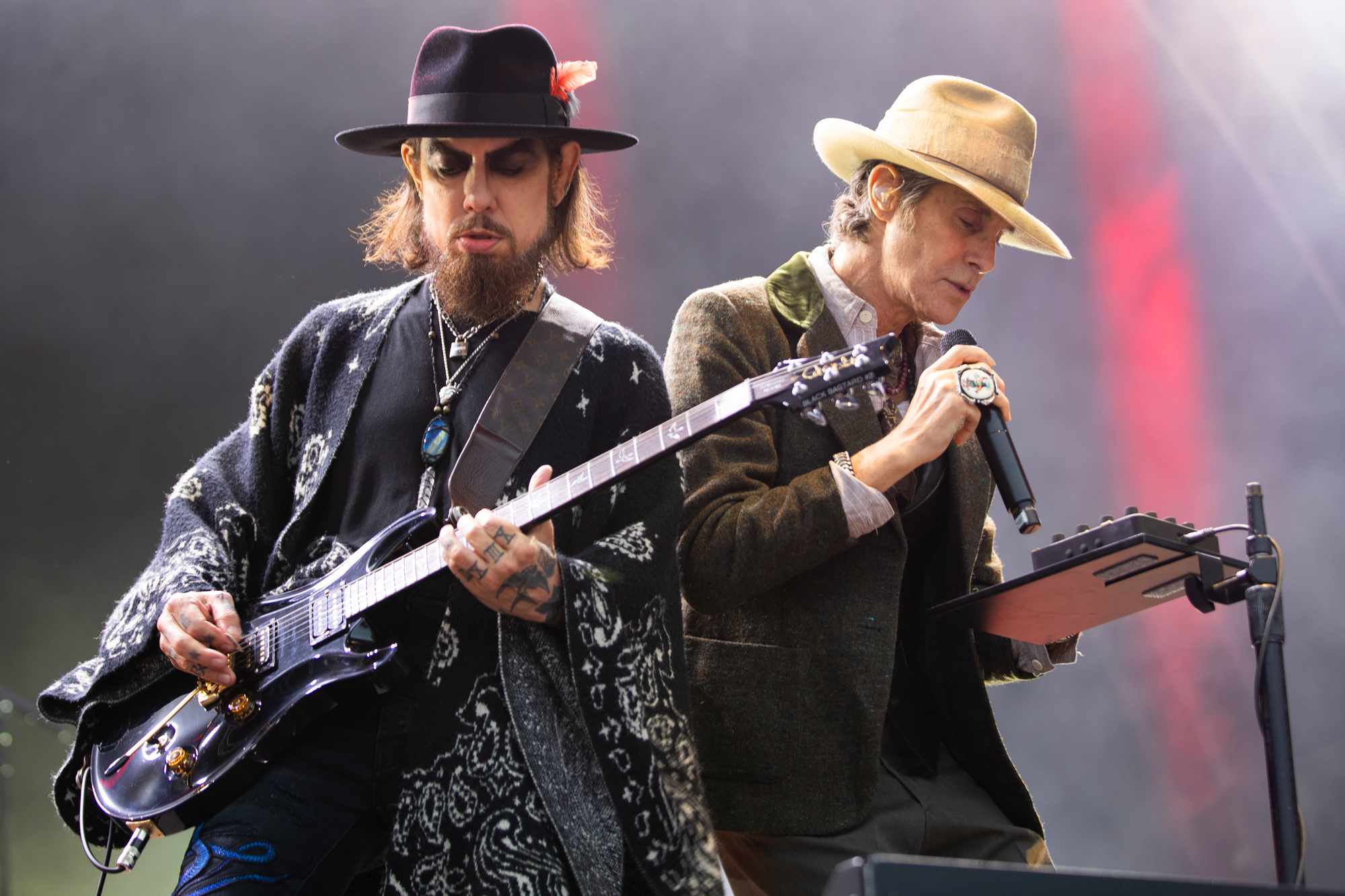 Perry Farrell Throws Punch at Dave Navarro During Chaotic Jane’s Addiction Concert, Forced Offstage