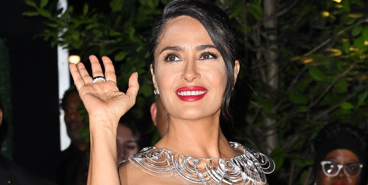 Salma Hayek’s Glass Necklace Was a Sculptural Take on a Lace Collar