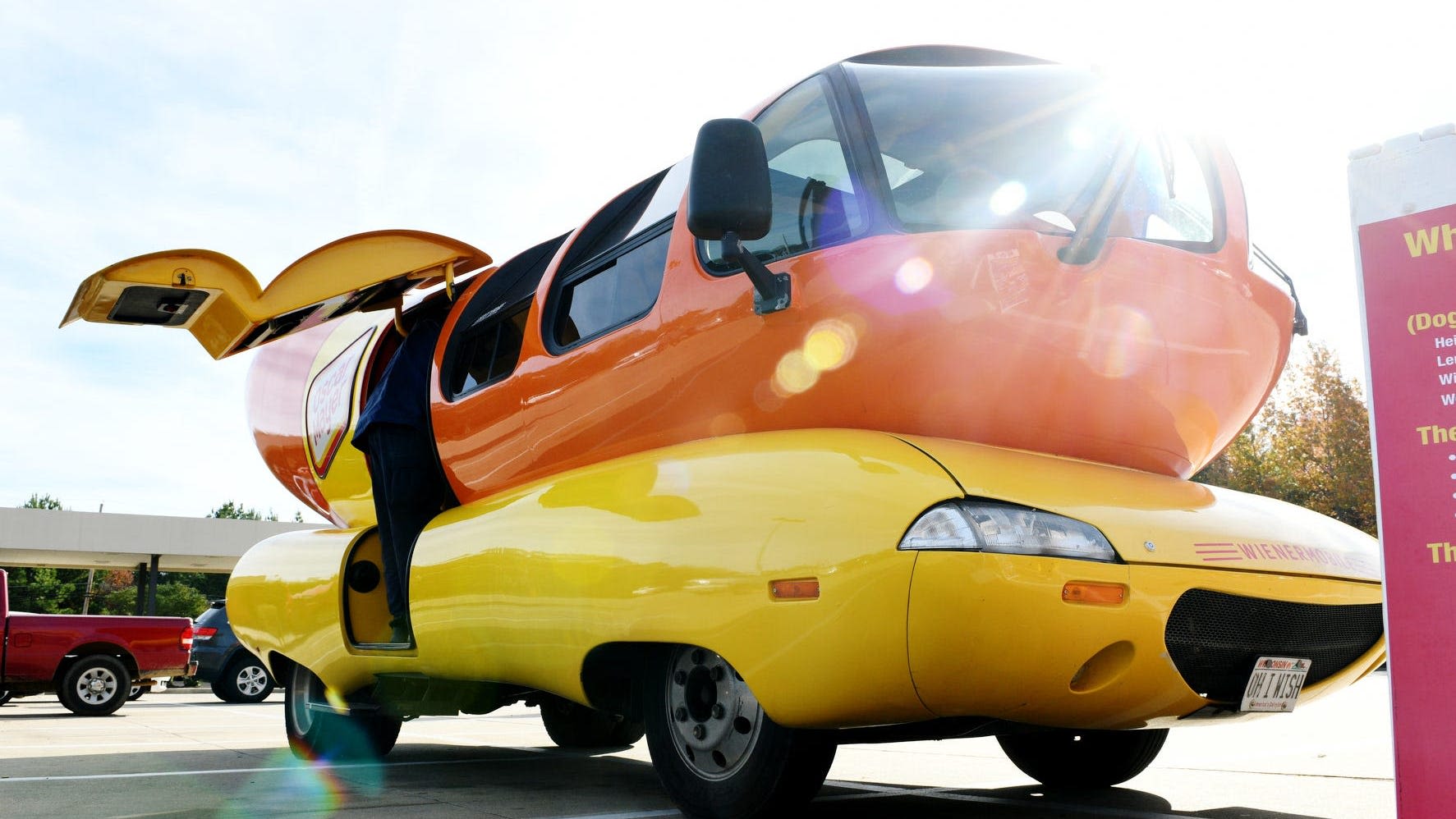 Oscar Mayer Wienermobile in rollover wreck in Illinois, no injuries reported