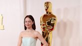 El look péplum de Emma Stone en los Oscar 2024: cuando un vestido cuenta historia del cine