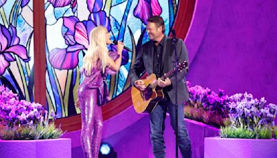Gwen Stefani and Blake Shelton perform newest song 'Purple Irises' together at ACM Awards